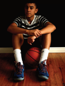 Trening siły dla młodego koszykarza